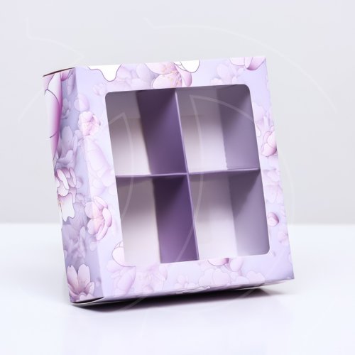 Коробка на 4 конфеты с окном "Фиалки" 12,6х12,6х3,5 см 9803604