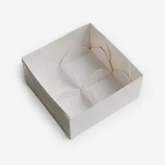 Коробка для 4 моти с прозрачной крышкой белая 12х12х5,5 см 070901